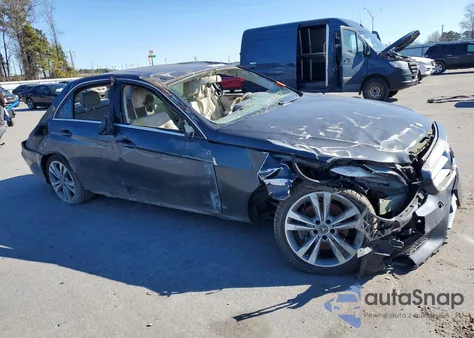 2014 Mercedes-Benz E 350 z USA, uszkodzony, nr VIN WDDHF5KB2EA856808